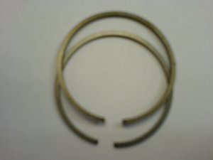 Pístní kroužky 44 mm x 1.2 mm 2 ks pila Stihl 026