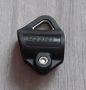 Upínací třmen pro křovinořezy Stihl FS44 FS55 FS56 FS74 FS80 FS85 FS87  FS90 FS100 FS120 FS130 FS240